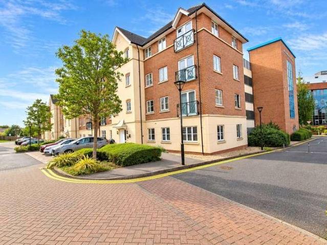 Flat for sale in Walton, Aylesbury