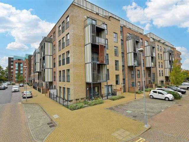 Flat for sale in Rush Green, Greater London