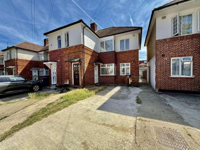 Flat for sale in London Borough of Ealing, Greater London