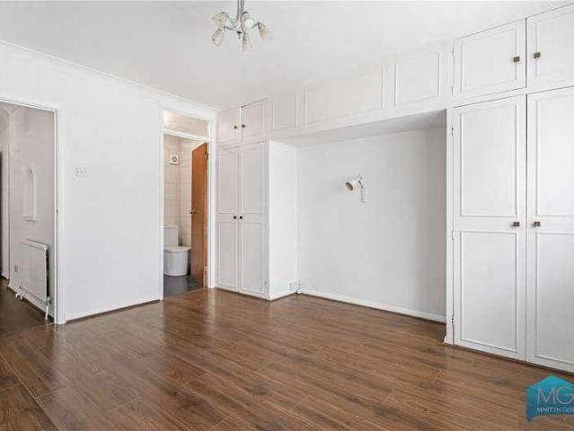 Flat for sale in Southgate, Oakwood
