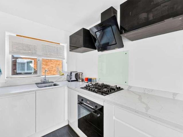 Flat for sale in Woodford Green, Greater London
