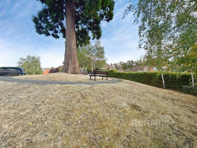 Flat for sale in Elvetham Heath, Hart