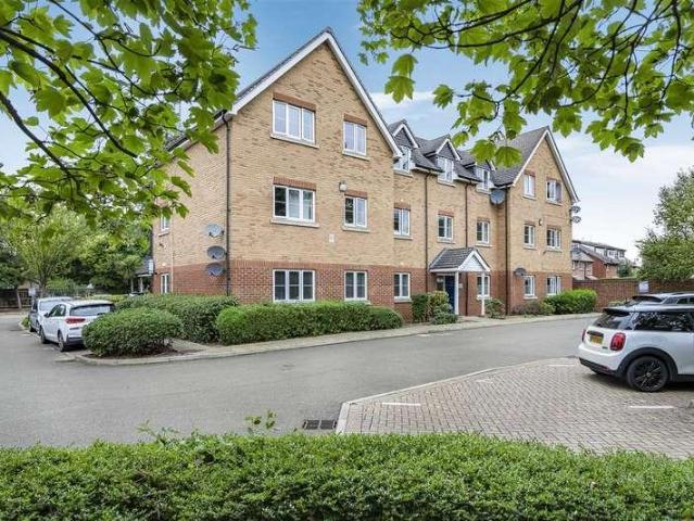 Flat for sale in Slough, Langley