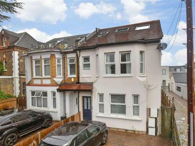 Flat for sale in London Borough of Bromley, Greater London