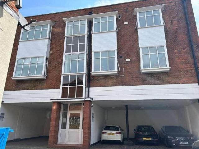 Flat for sale in Dollis Hill, Greater London