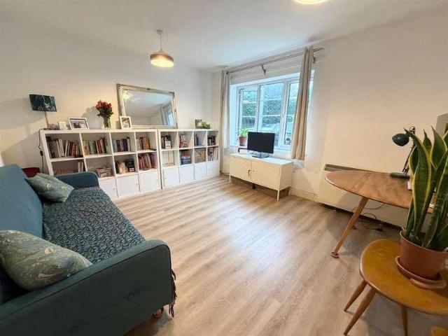Flat for sale in Pouchen End, Hertfordshire