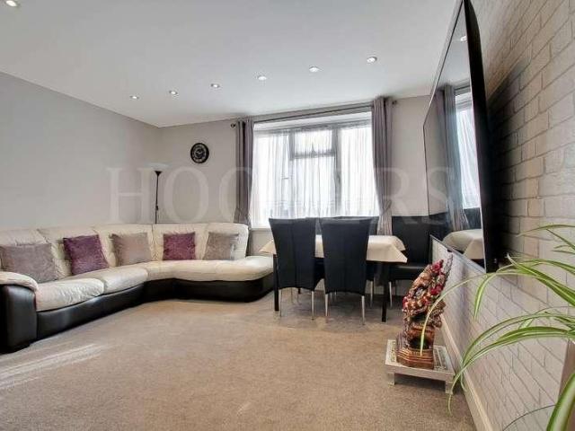 Flat for sale in Dollis Hill, Greater London
