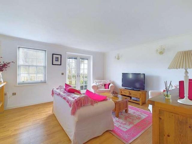 Flat for sale in Worthing, West Sussex