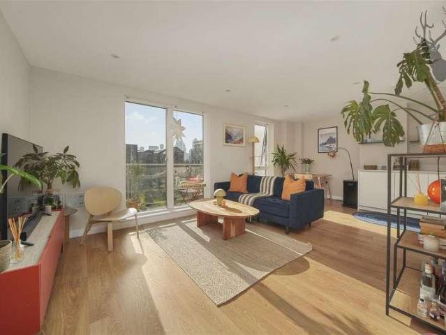 Flat for sale in Bromley-by-Bow, Poplar Grove