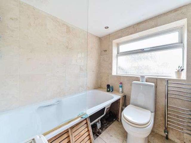 Flat for sale in North Sheen, Greater London