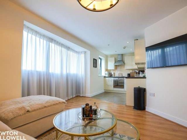 Flat for sale in Thrumpton, Costhorpe