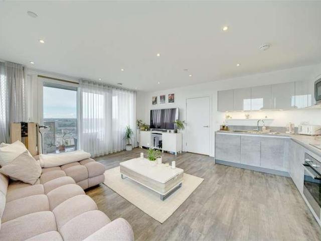 Flat for sale in Ponders End, Greater London
