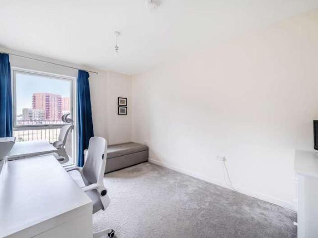 Flat for sale in Kodak, Greater London