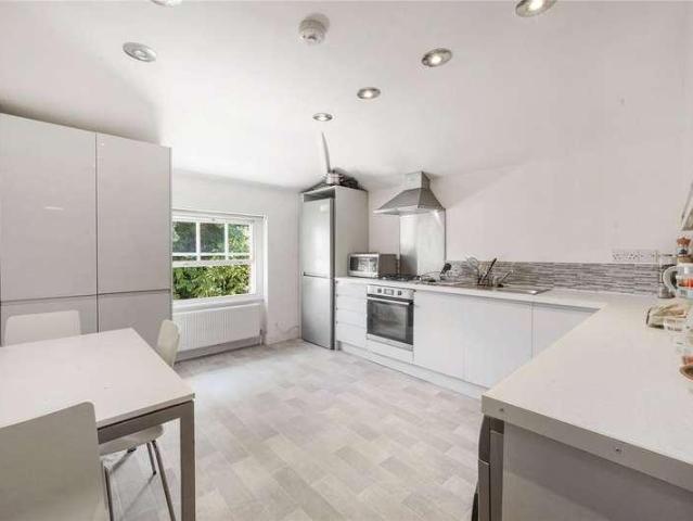 Flat for sale in Kentish Town, Greater London