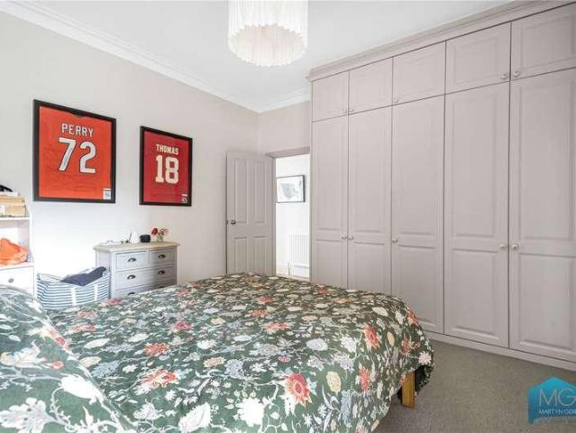 Flat for sale in Finchley, Greater London