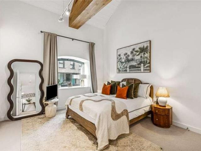 Flat for sale in Wandsworth, Greater London