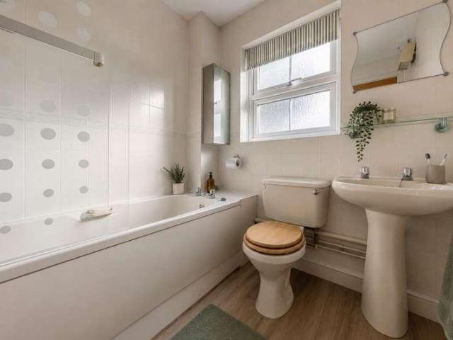 Flat for sale in Heigham Grove, East Bank