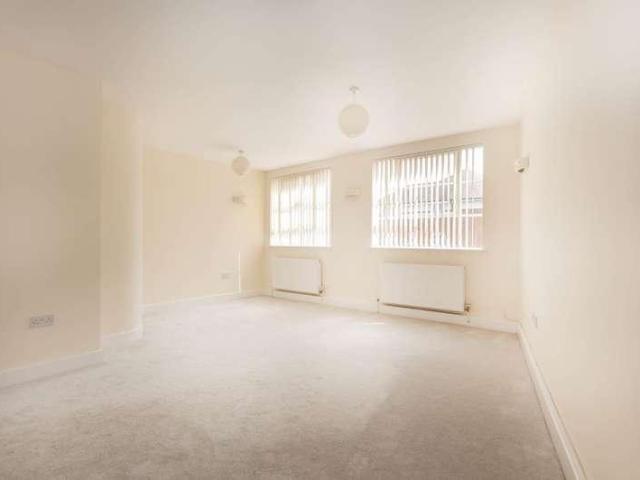 Flat for sale in Heigham Grove, East Bank