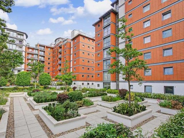 Flat for sale in London Borough of Hounslow, Greater London