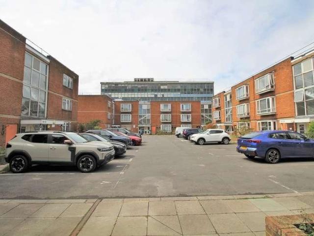 Flat for sale in Round Hill, Brighton