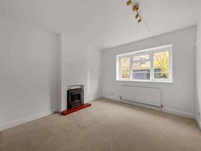 Flat for sale in West Norwood, Greater London