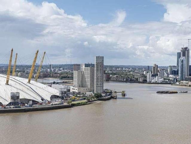 Flat for sale in E14, London