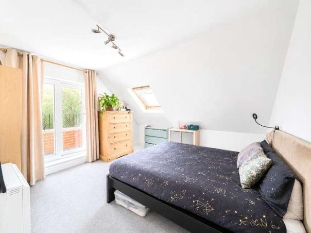 Flat for sale in Robin Hood, The Slade