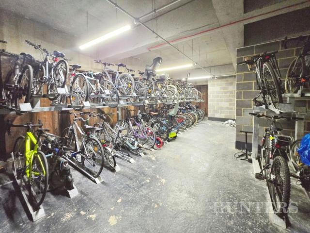 Flat for sale in Hackbridge, Greater London