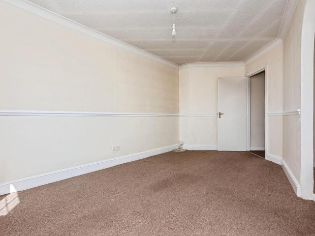 Flat for sale in Badgers Dene, Grays