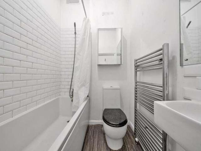 Flat for sale in Highbury, Greater London