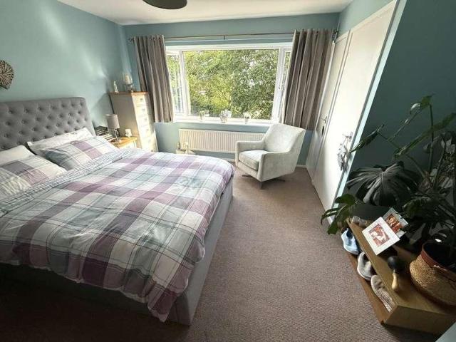 Flat for sale in Hulham, Budlake
