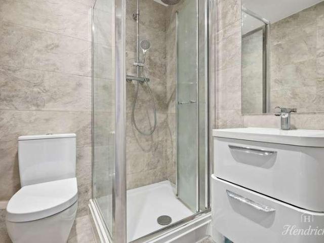Flat for sale in South Benfleet, Essex