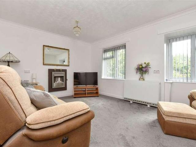 Flat for sale in Tattenham Corner, Red Hill