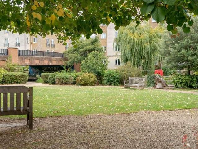 Flat for sale in The Slade, Oxfordshire