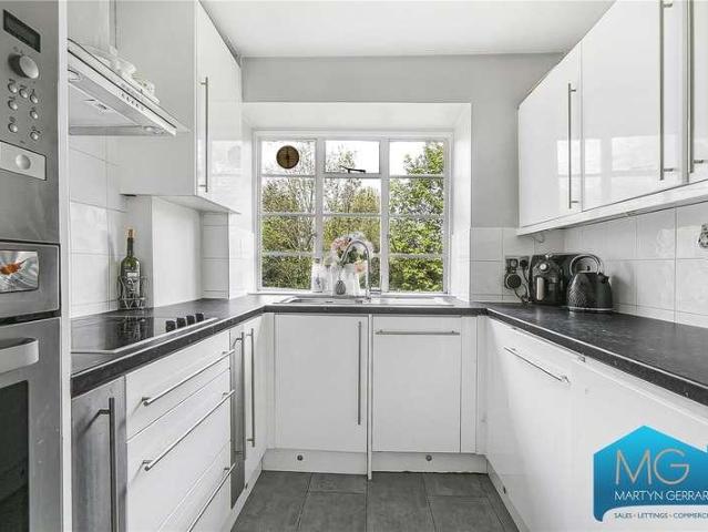 Flat for sale in Finchley, Isle Of Man