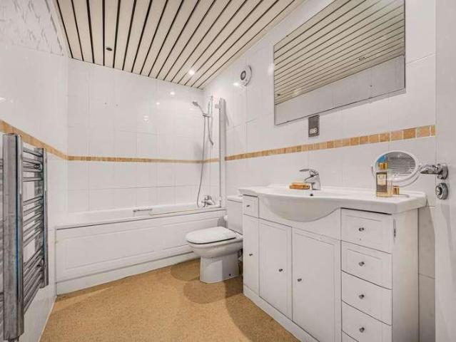Flat for sale in Lunnon, Buckinghamshire