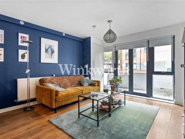 Flat for sale in Hornsey, Greater London