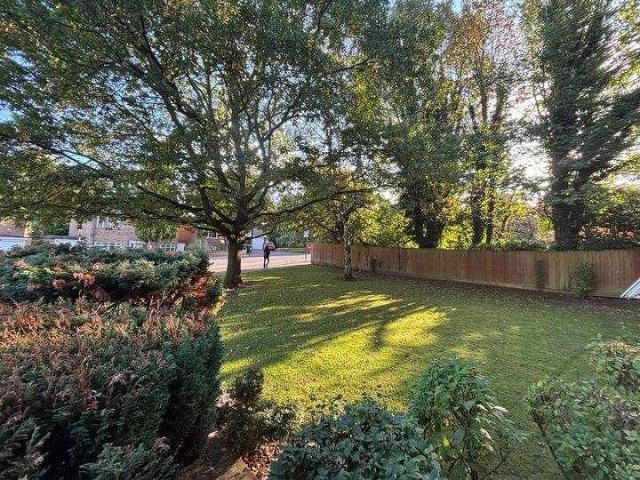 Flat for sale in Cheylesmore, West Midlands