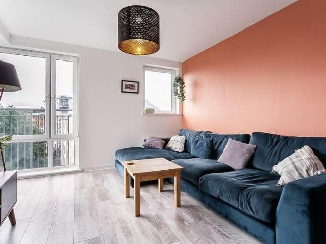 Flat for sale in Meadowbank, Scotland