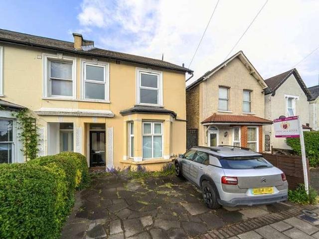 Flat for sale in East Barnet, Greater London