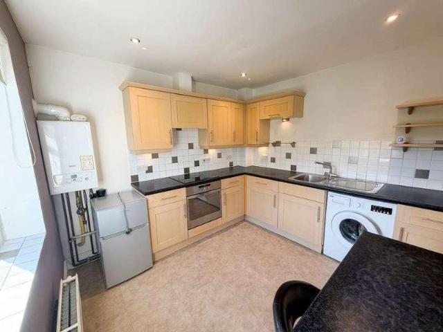 Flat for sale in Kennington Lees, Bridgefield