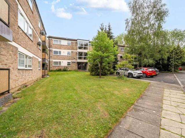 Flat for sale in The Slade, Oxfordshire
