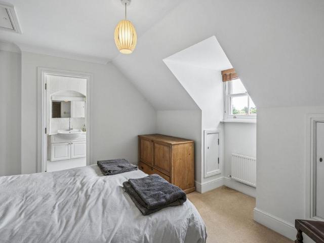 Flat for sale in Lunnon, Buckinghamshire