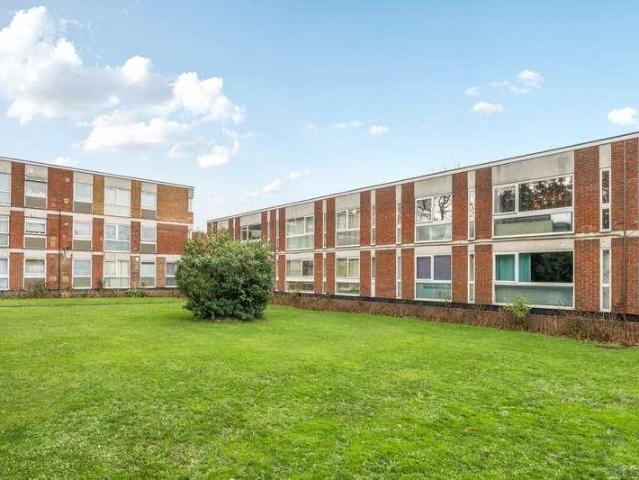 Flat for sale in Sheerwater, Woking