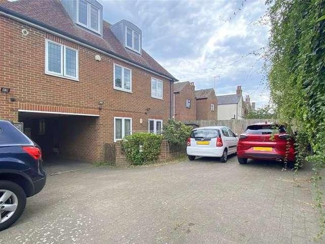 Flat for sale in Fishersgate, West Sussex