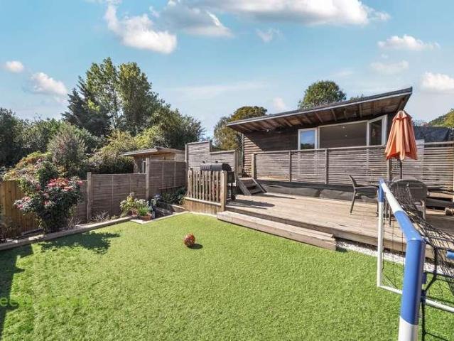 Flat for sale in Hooley, Red Hill