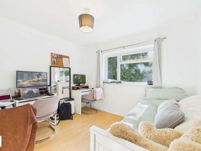Flat for sale in Reigate, Reigate and Banstead