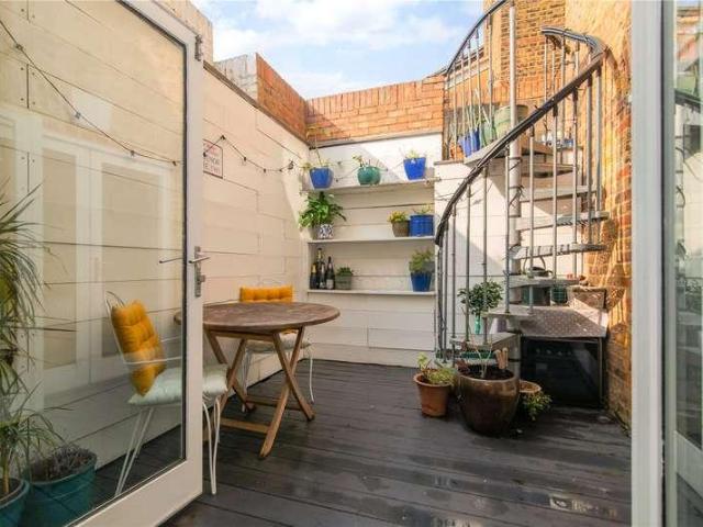 Flat for sale in Twickenham, St Margarets