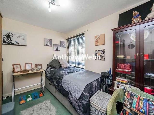 Flat for sale in Palmers Green, Greater London