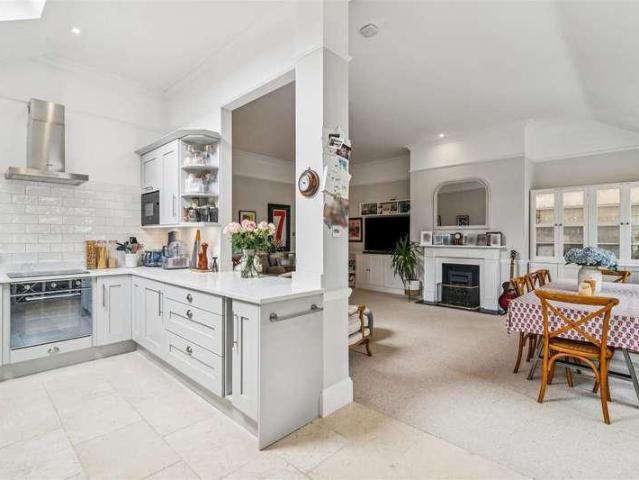 Flat for sale in London Borough of Hounslow, Strand
